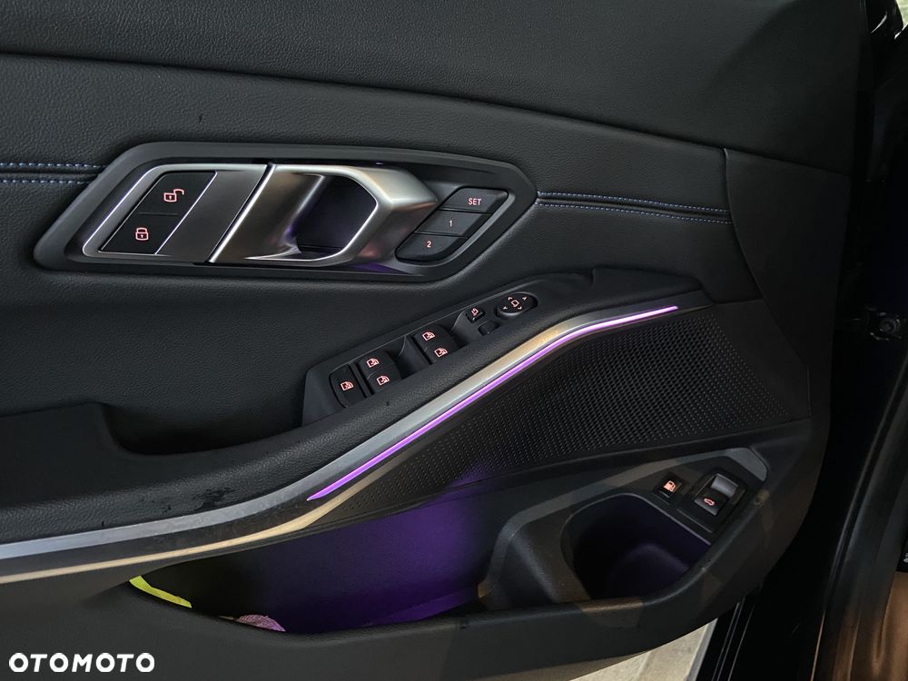 BMW Seria 3 330e M Sport - 12