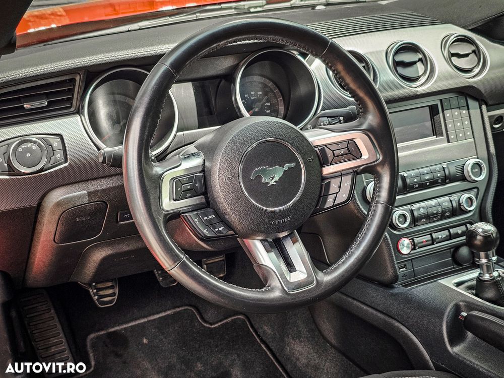 Ford Mustang 5.0 V8 GT - 12
