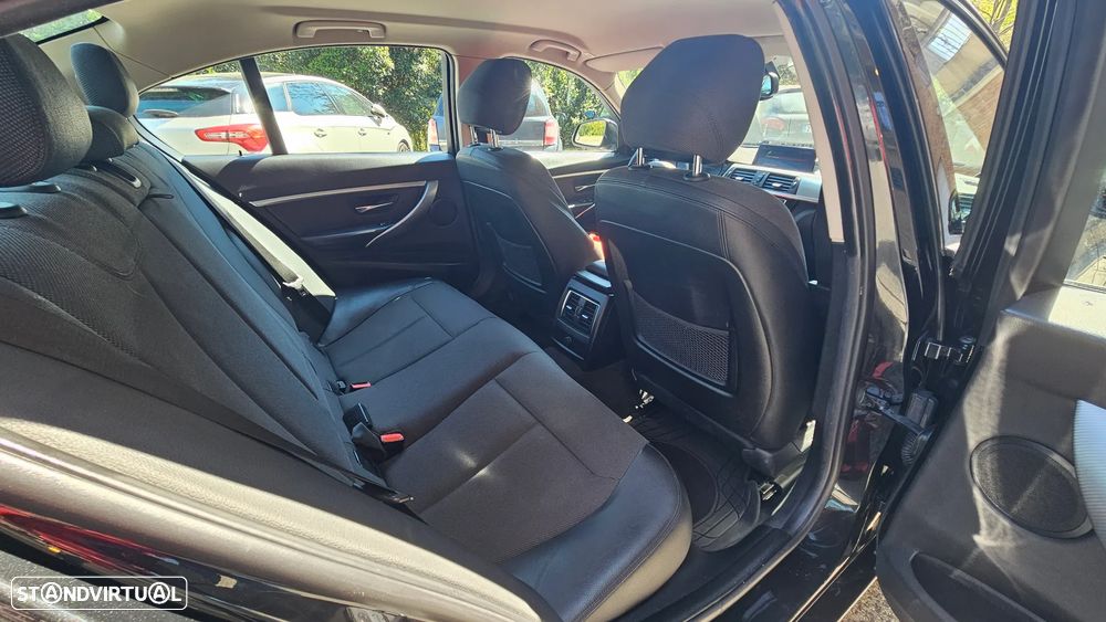 BMW 320 i Aut. Sport Line - 34