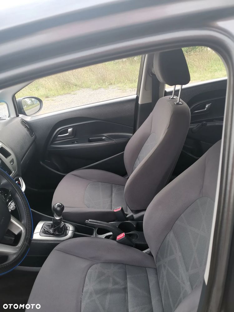 Kia Rio - 10