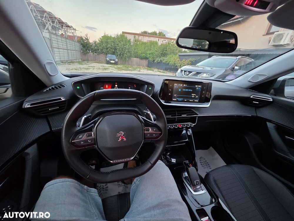 Peugeot 2008 PureTech 130 EAT8 GT - 25