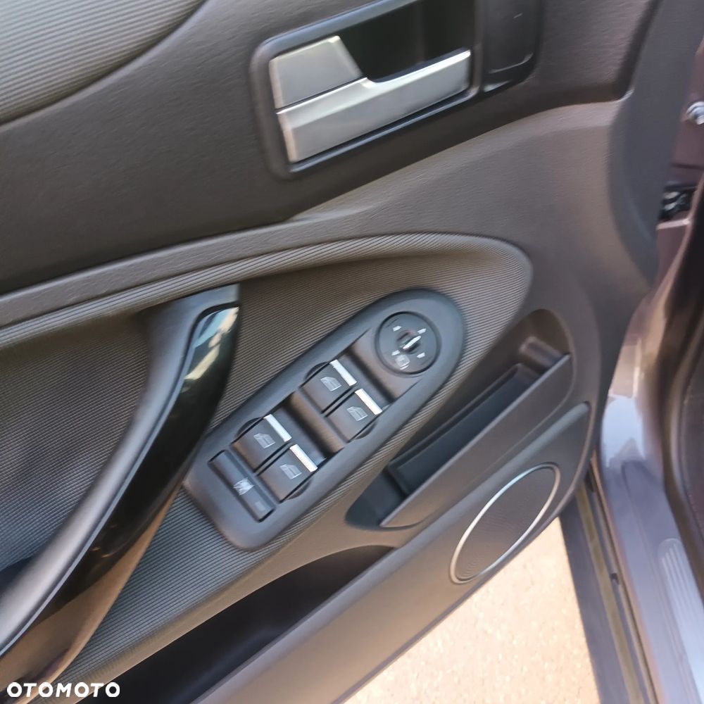 Ford Kuga 2.0 TDCi 2x4 Titanium - 16