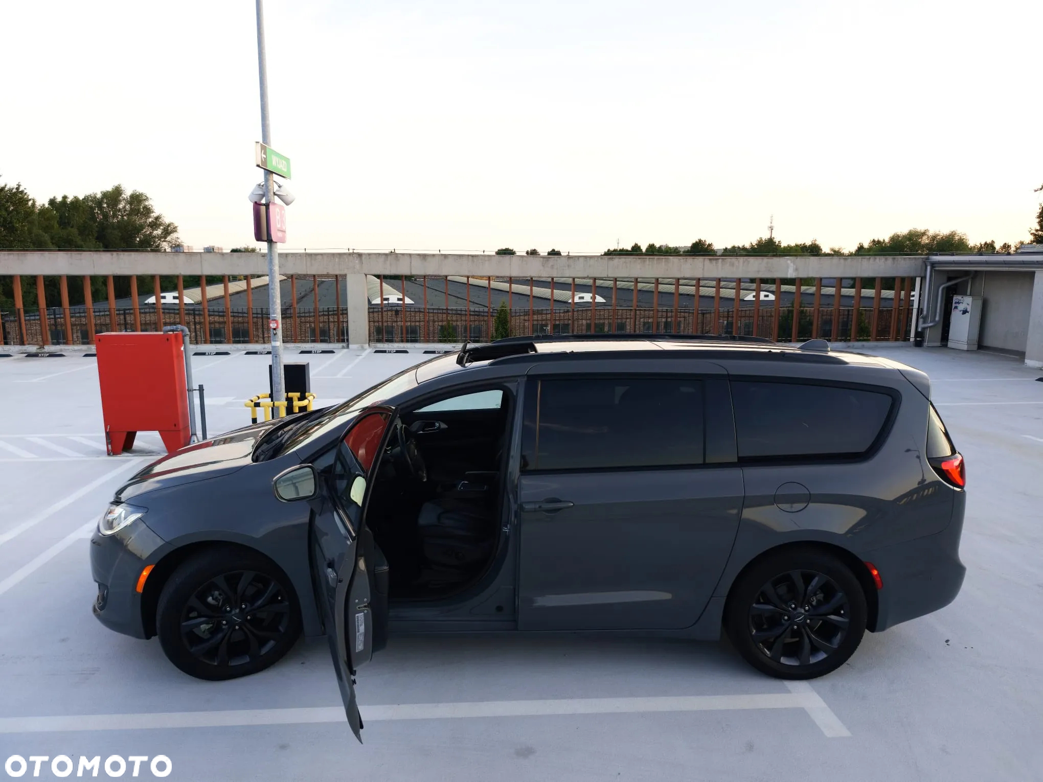 Chrysler Pacifica - 15