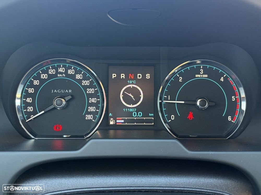 Jaguar XF 2.2 D Premium Luxury - 12
