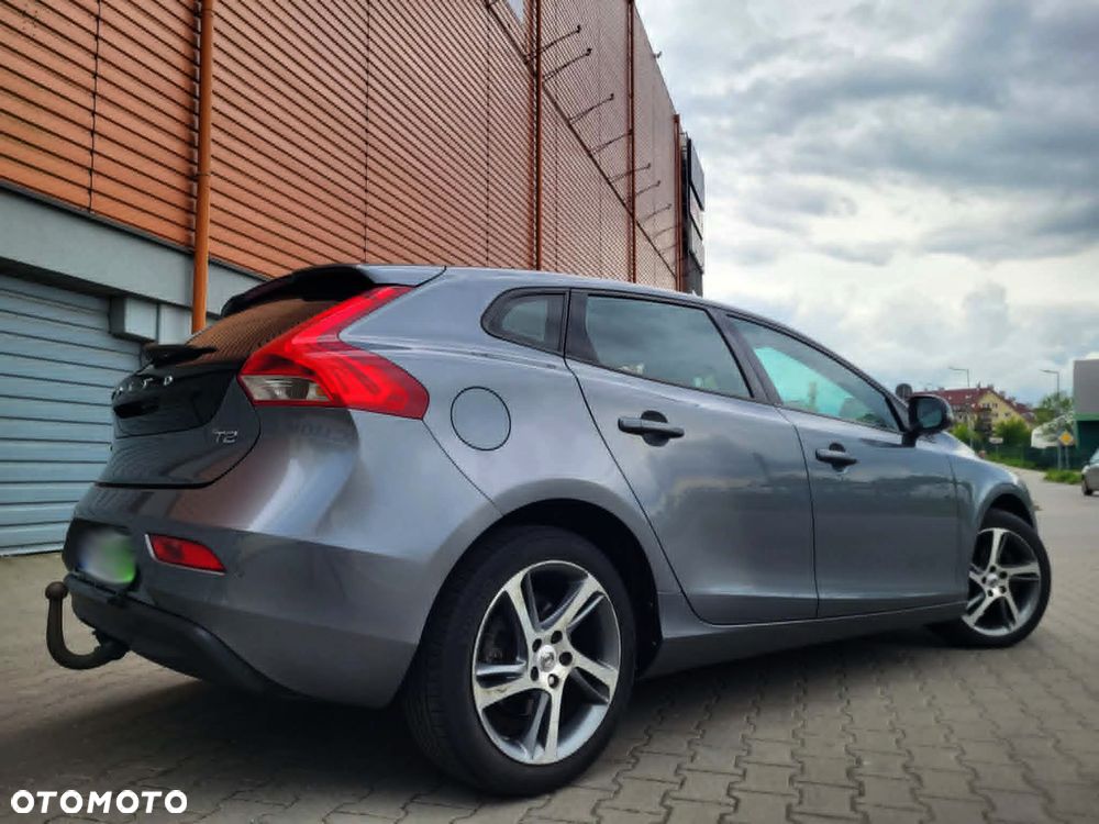 Volvo V40 T2 Momentum - 23