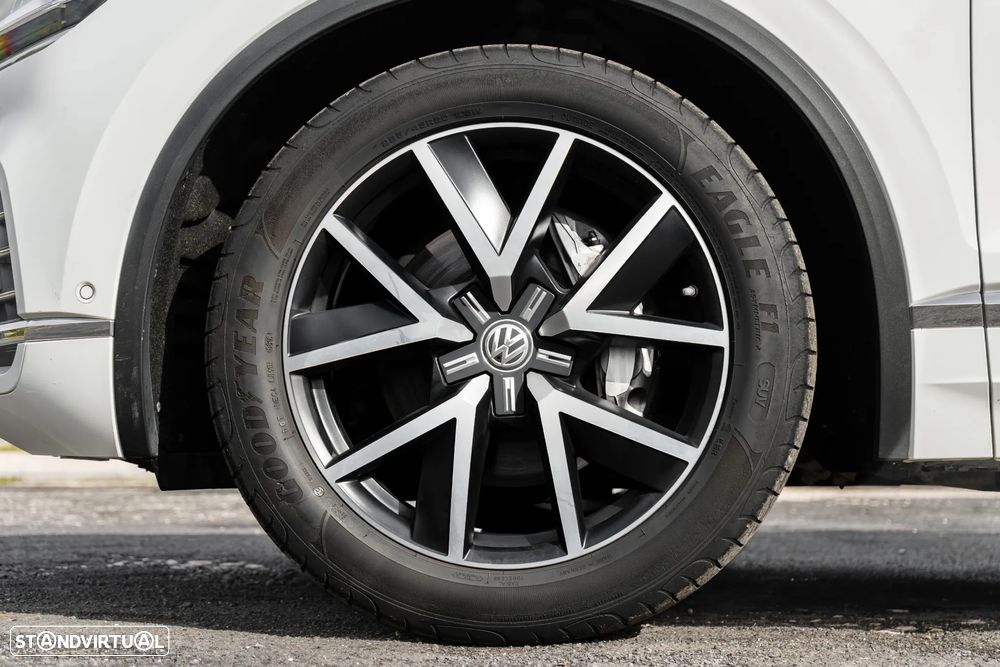 VW Touareg 3.0 TDI V6 Elegance Plus - 8