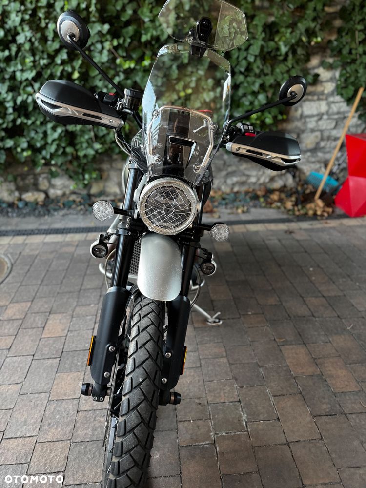 Triumph Scrambler - 13