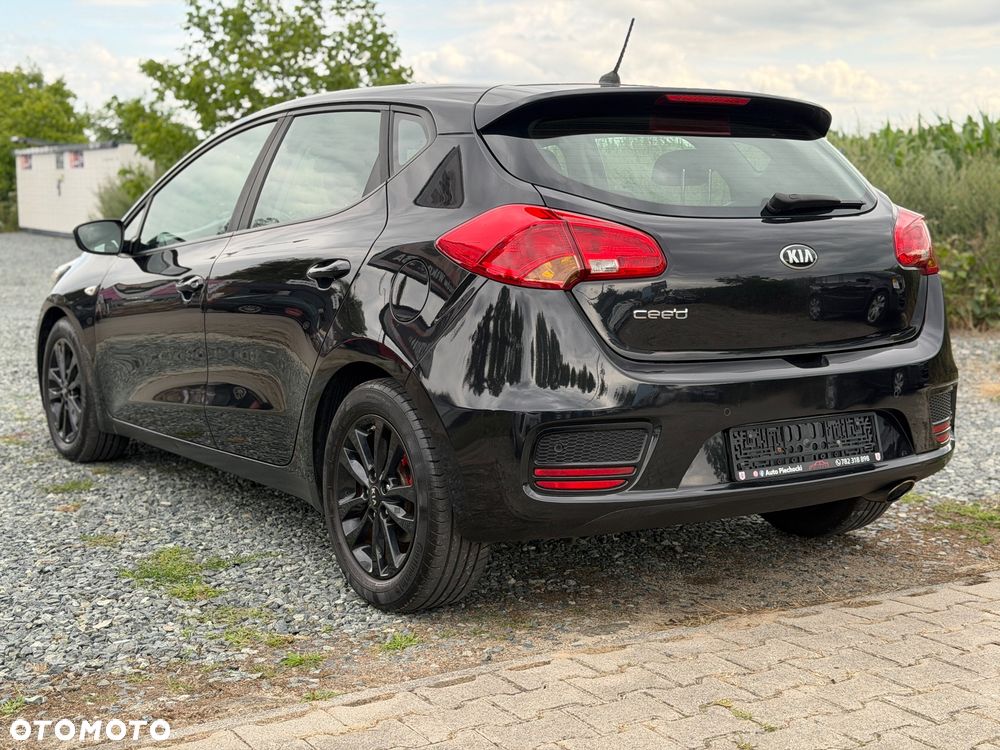 Kia Ceed 1.4 L - 6