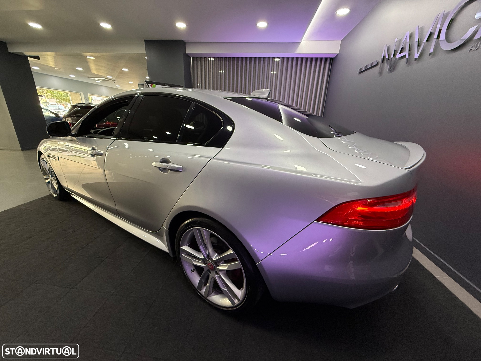 Jaguar XE 2.0 D R-Sport Aut. - 12