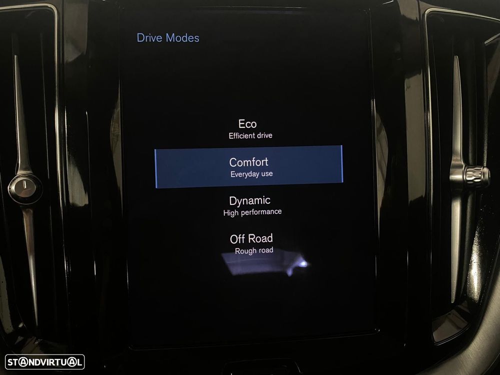 Volvo XC 60 2.0 B4 Momentum Plus - 33