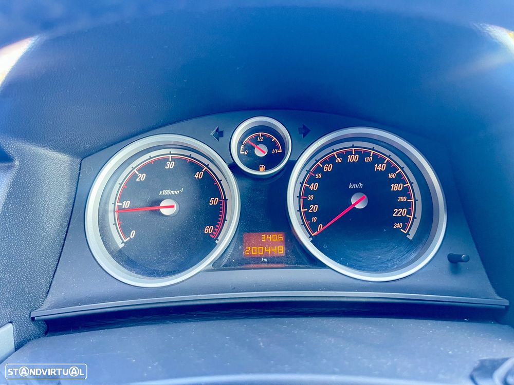Opel Astra GTC 1.7 CDTI - 11