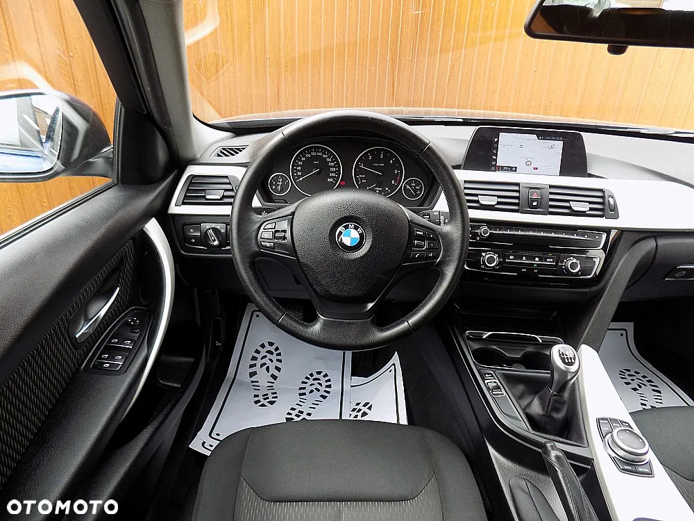 BMW Seria 3 316d Touring - 15
