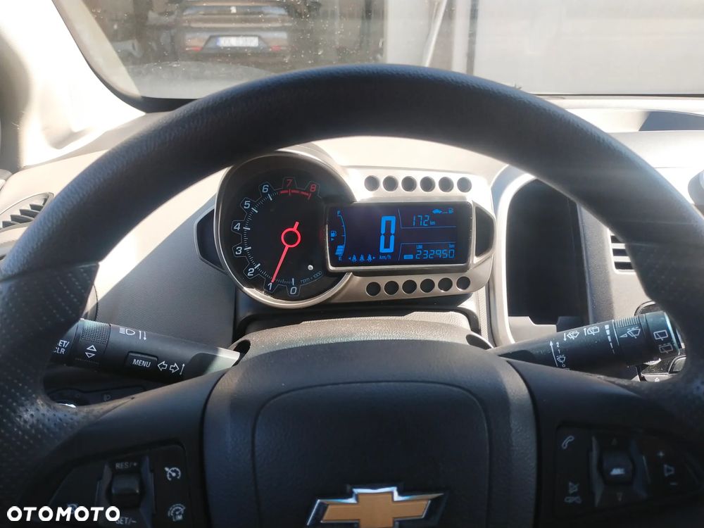 Chevrolet Aveo 1.4 16V LS Design+ - 11