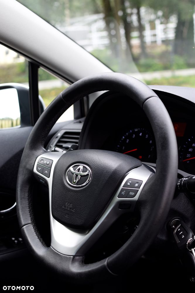 Toyota Avensis - 35
