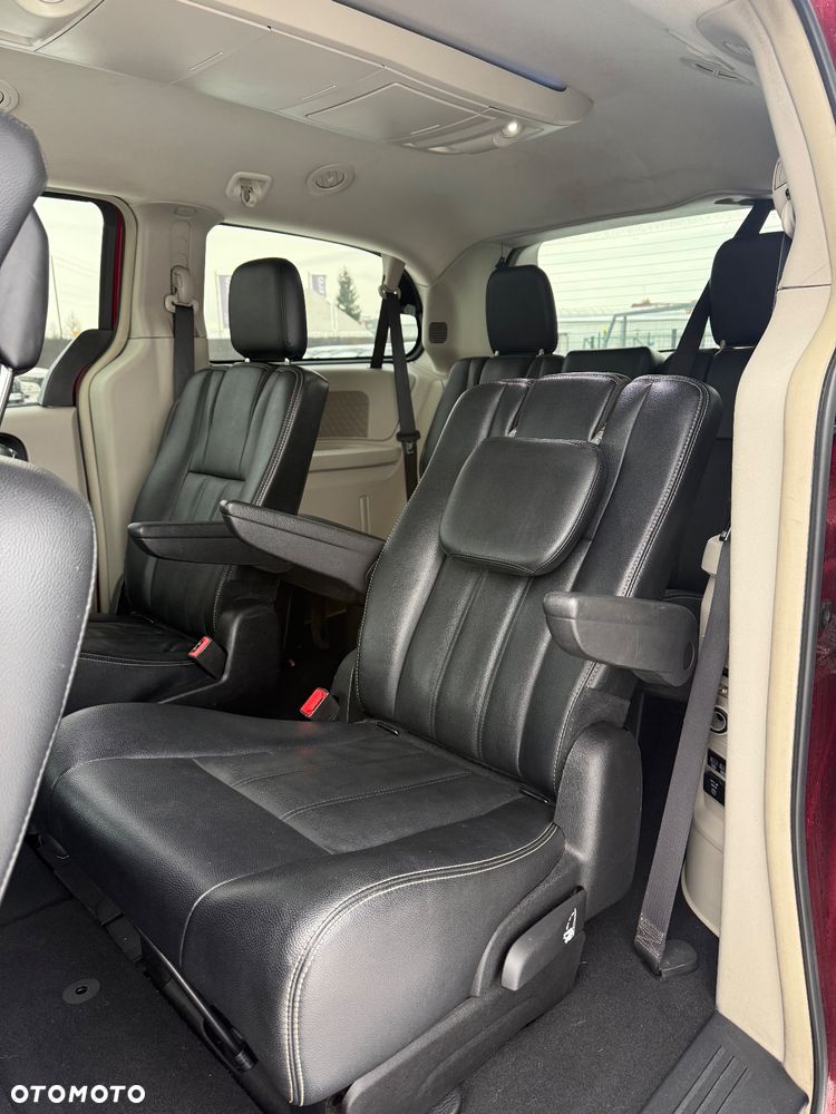 Chrysler Town & Country 3.6 Limited - 16