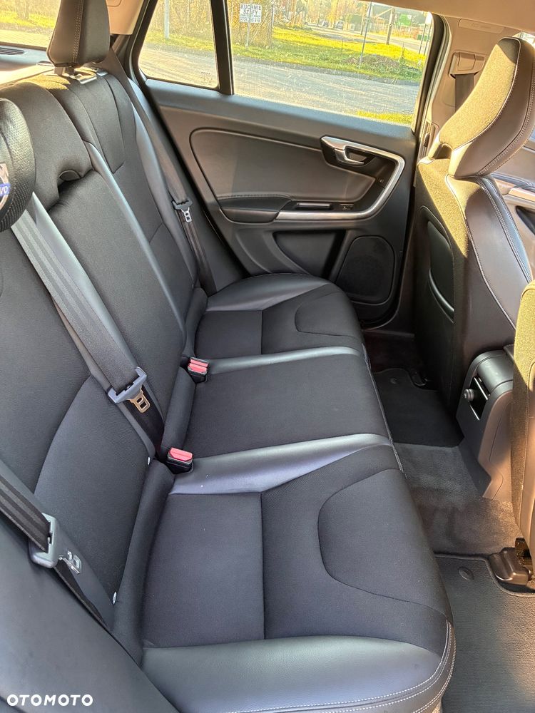 Volvo V60 D3 Momentum - 29