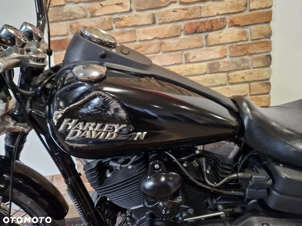 Harley-Davidson Dyna Street Bob - 31