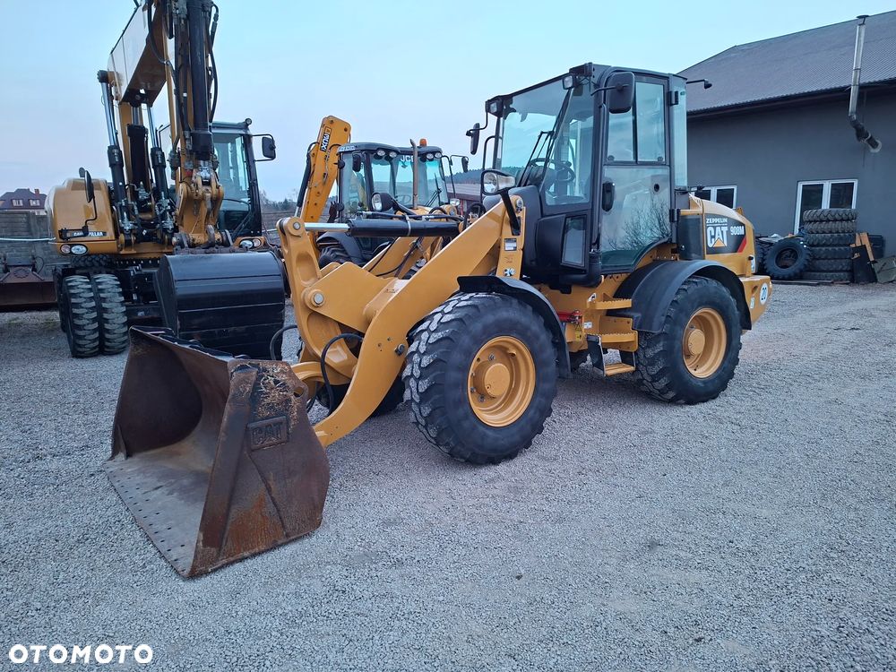 Caterpillar CAT 908 M - 1