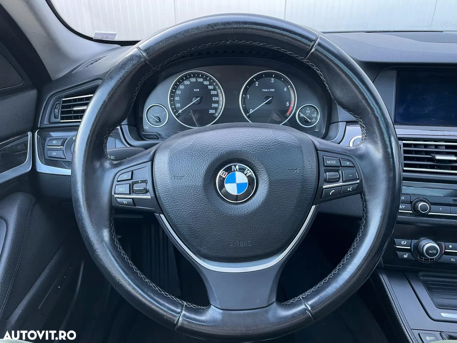 BMW Seria 5 520d Touring Aut. Luxury Line - 15