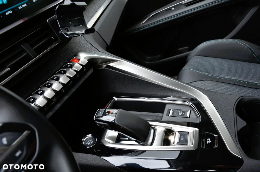 Peugeot 3008 1.6 PureTech Hybrid4 PHEV Allure S&S EAT8 - 28