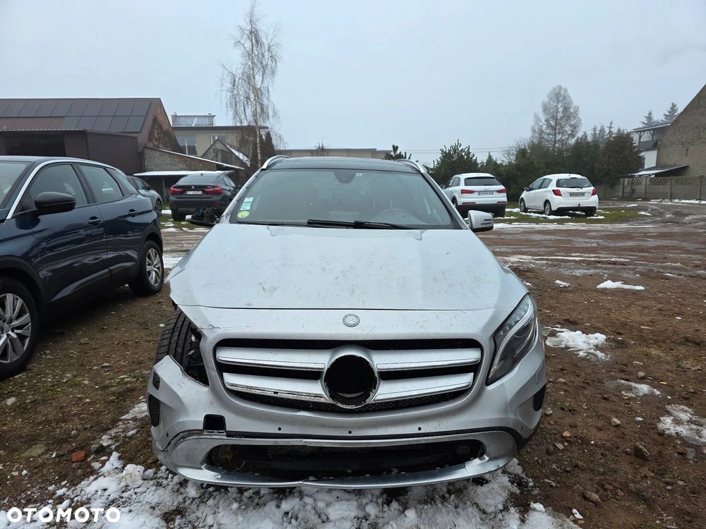Mercedes-Benz GLA 220 d 4Matic 7G-DCT Activity Edition - 4