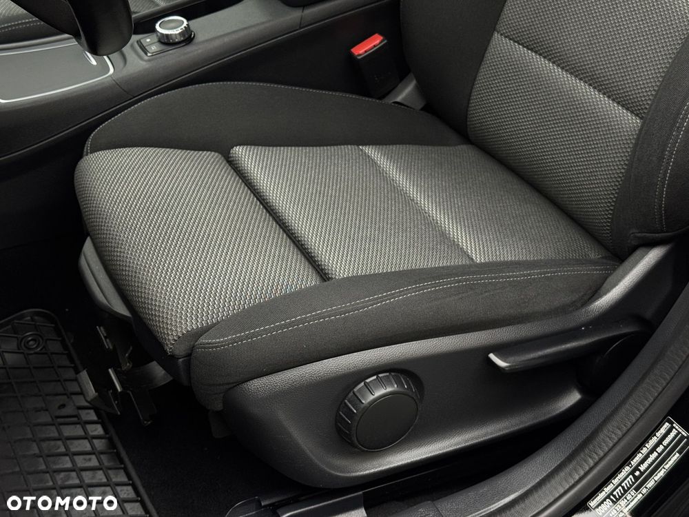Mercedes-Benz GLA 180 7G-DCT - 13
