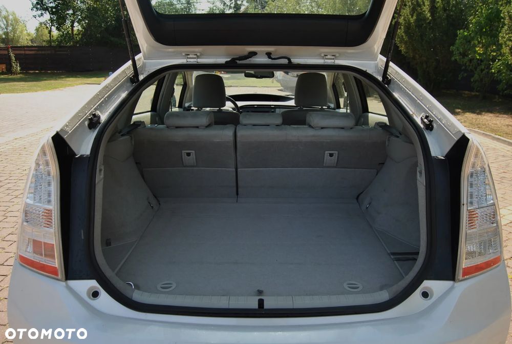 Toyota Prius (Hybrid) Comfort - 13