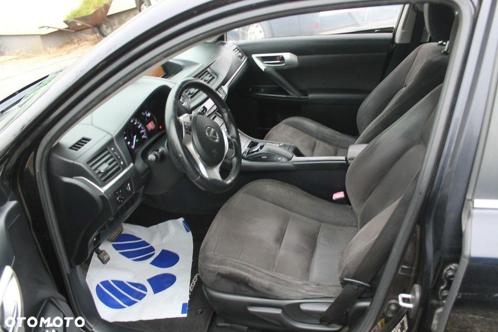 Lexus CT - 9