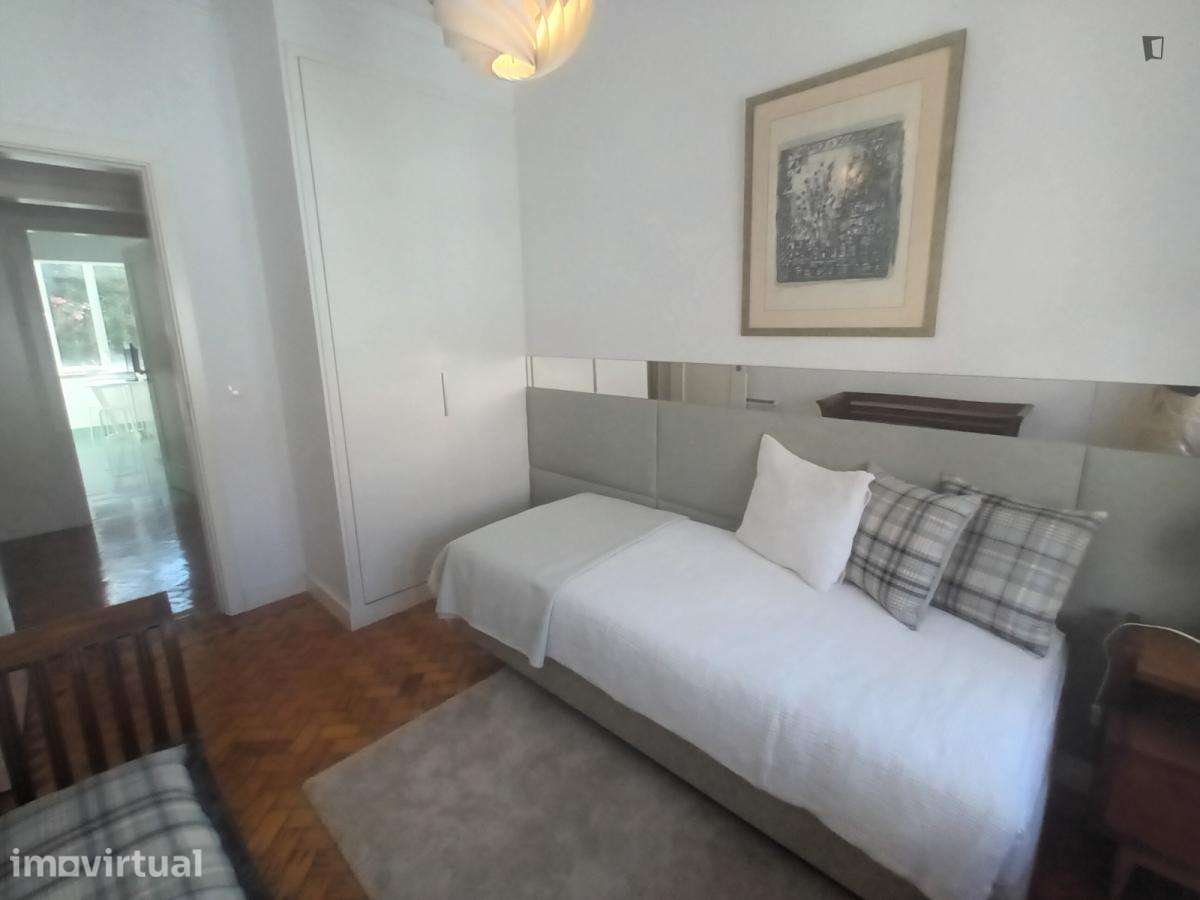 Quarto - localizado em Princípe Real Lisbon - Grande imagem: 3/4