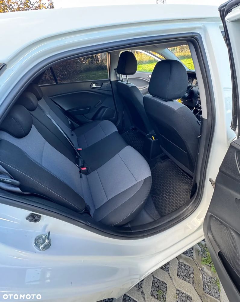 Hyundai i20 1.2 Classic + - 8
