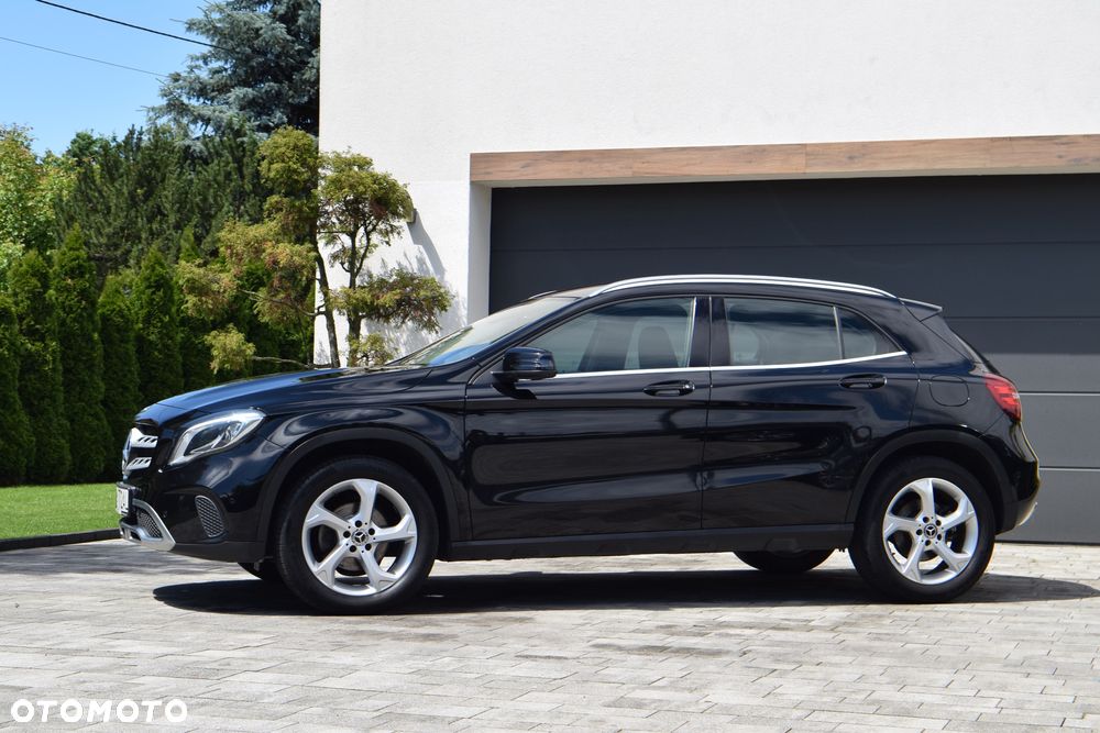 Mercedes-Benz GLA 200 7G-DCT Style - 4