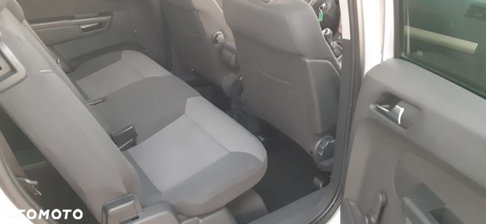 Opel Zafira - 22