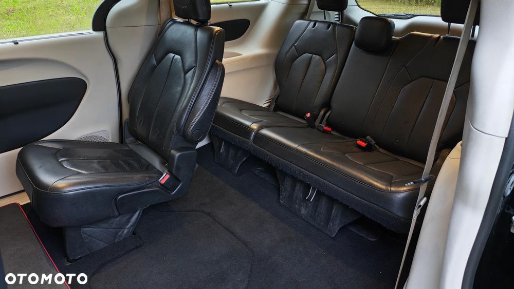 Chrysler Pacifica - 7