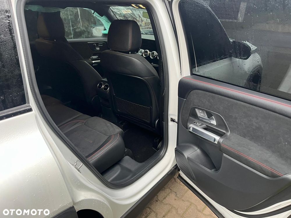 Mercedes-Benz GLB 250 8G-DCT AMG Line - 14