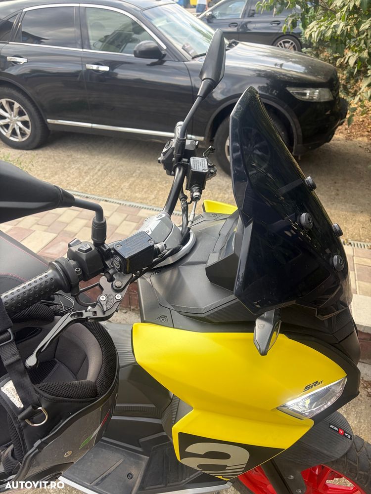 Aprilia SR GT - 5