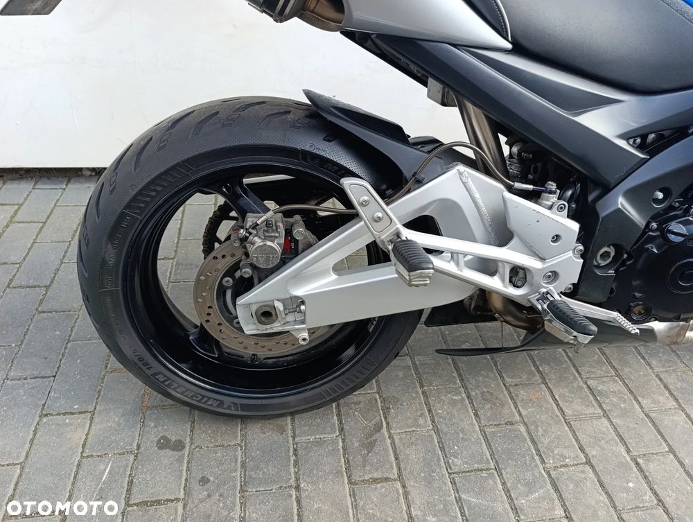 Suzuki GSR - 10