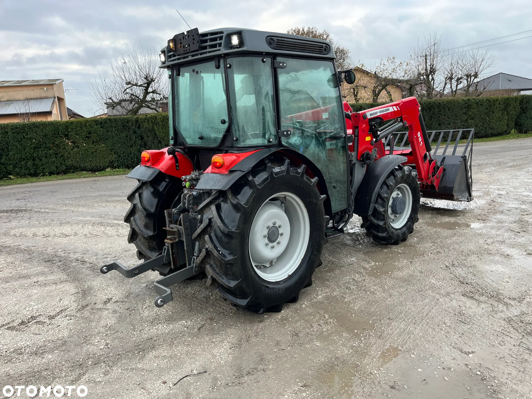 Massey Ferguson - 10