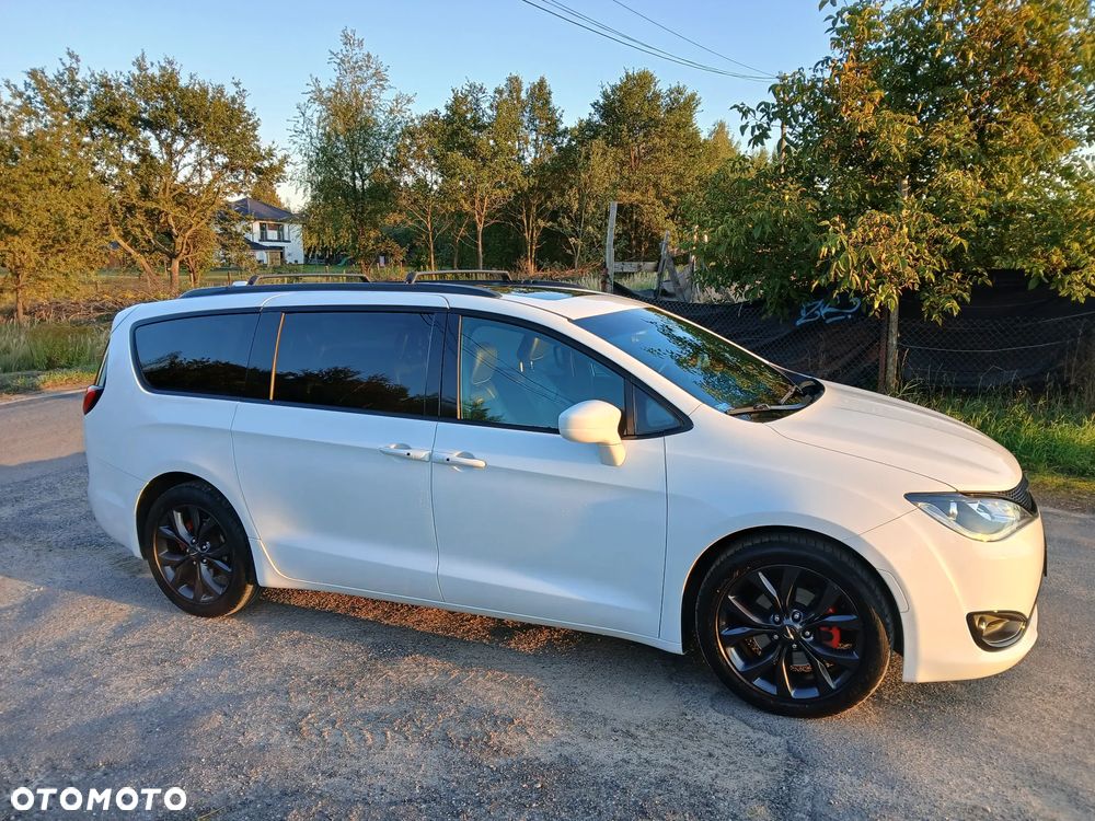 Chrysler Pacifica - 5