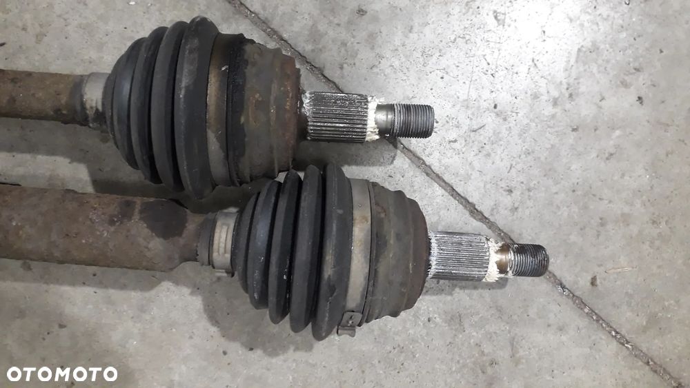 półoś lewa A3 8L 1.6 lift AVU 102km - 2