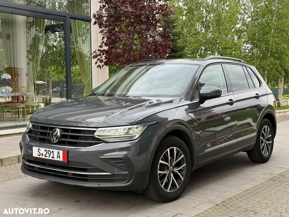 Volkswagen Tiguan - 1