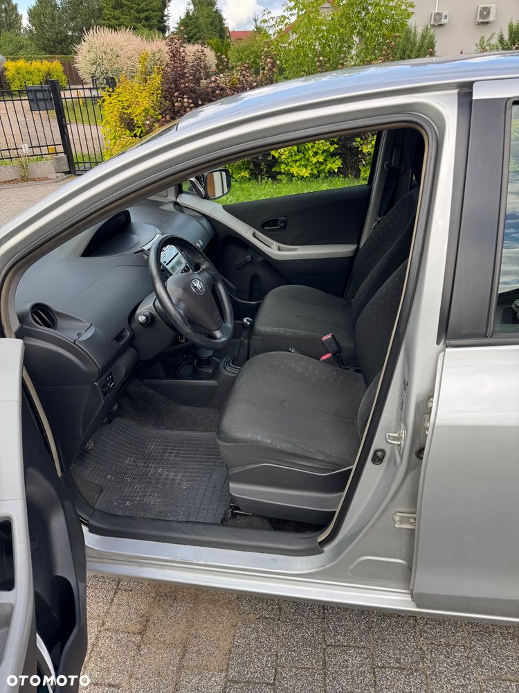 Toyota Yaris 1.0 Luna A/C - 11
