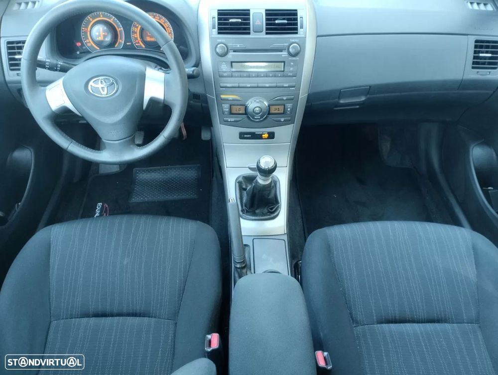 Toyota Corolla 1.4 D-4D Exclusive - 22