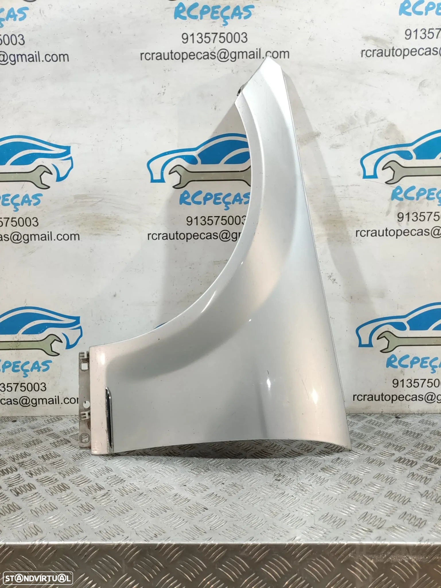 Guarda Lamas Frente Esquerdo Mercedes W204 Class C W204 - Original - A202881010 - 5