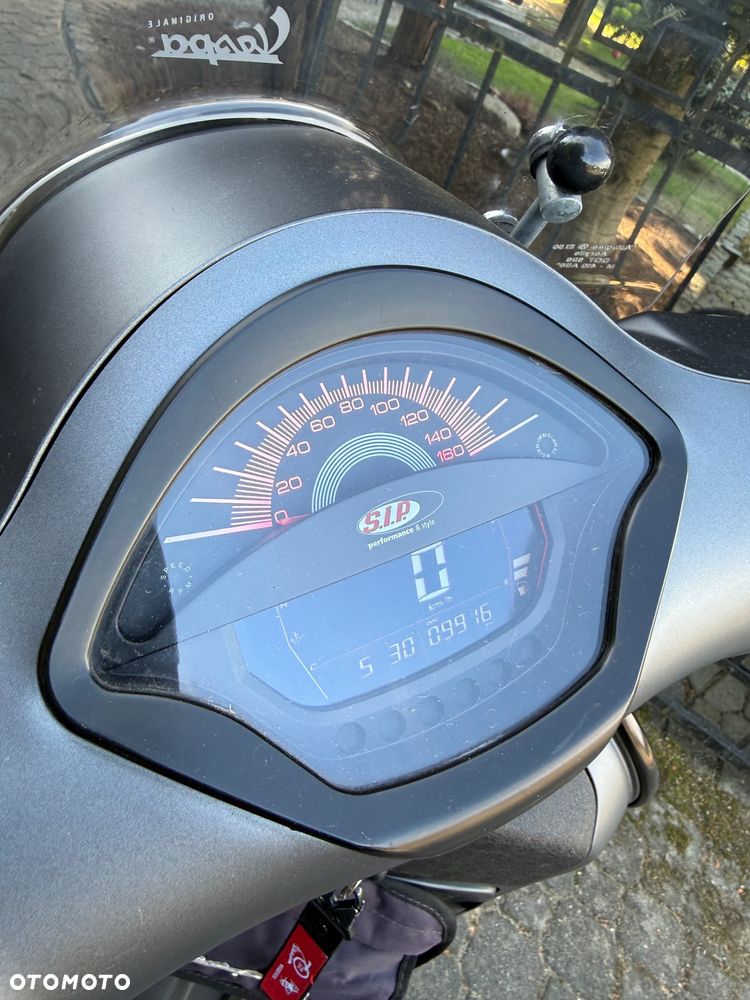 Vespa GTS - 8