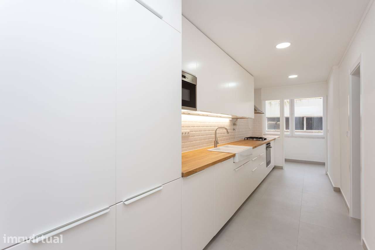 Arrendamento de apartamento T4 na Avenida Pereira Gomes Benfica - Grande imagem: 3/22