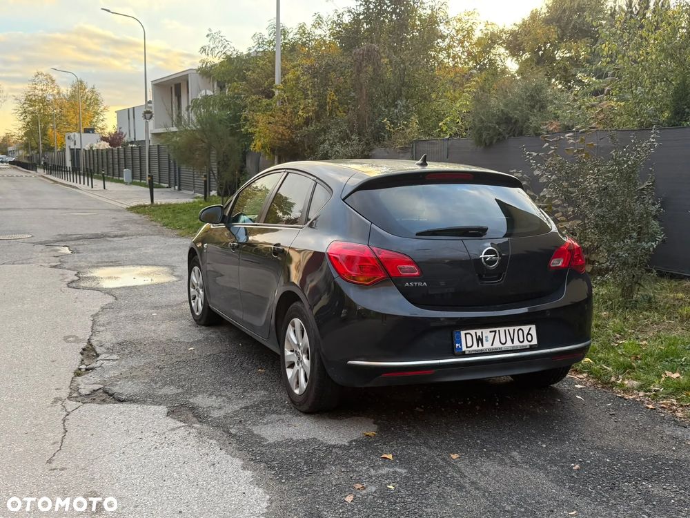 Opel Astra 2014 photo 4
