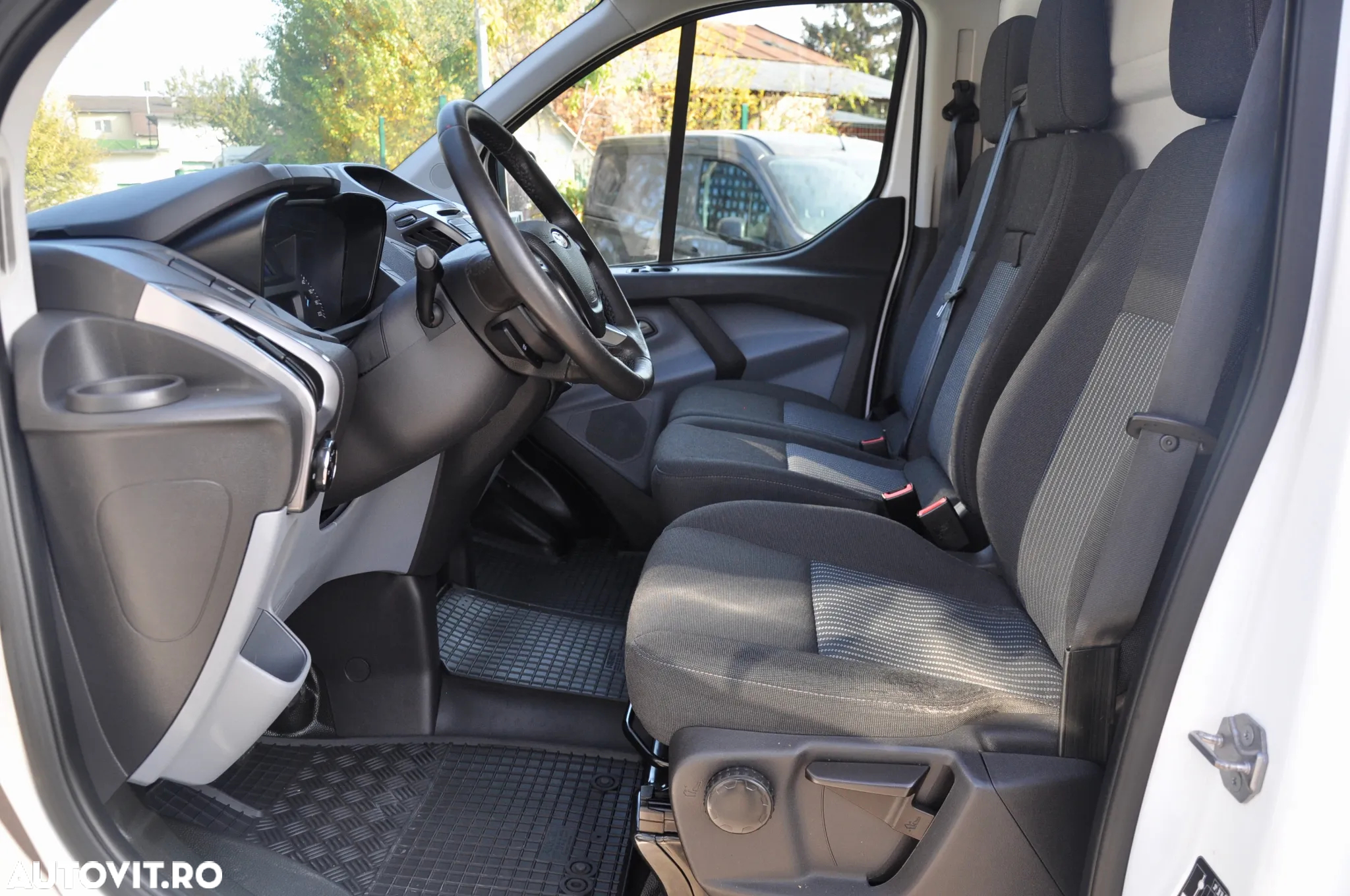 Ford Transit Custom L2H1 Van - 15