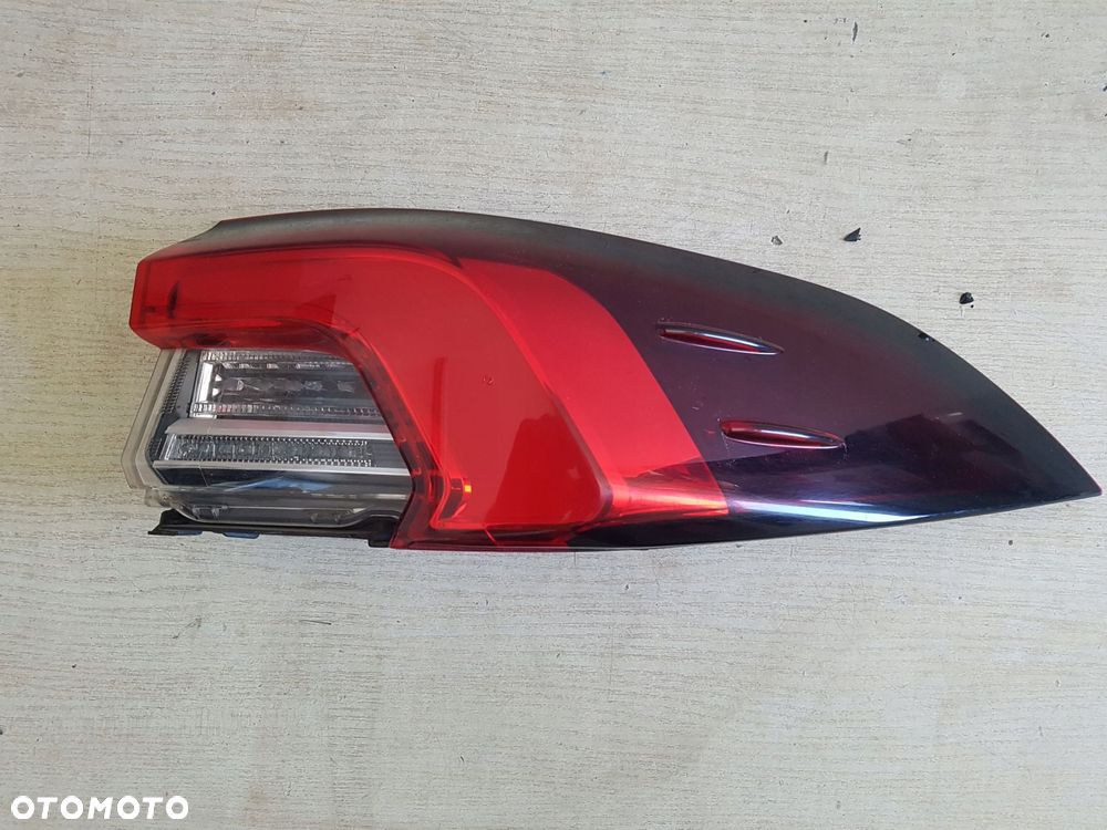 toyota corolla e21 sedan 19^ lampa led prawy tył 81550-02d21 - 4