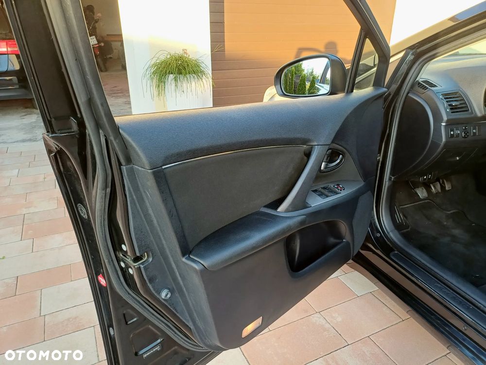 Toyota Avensis 1.8 Sol NAVI - 9