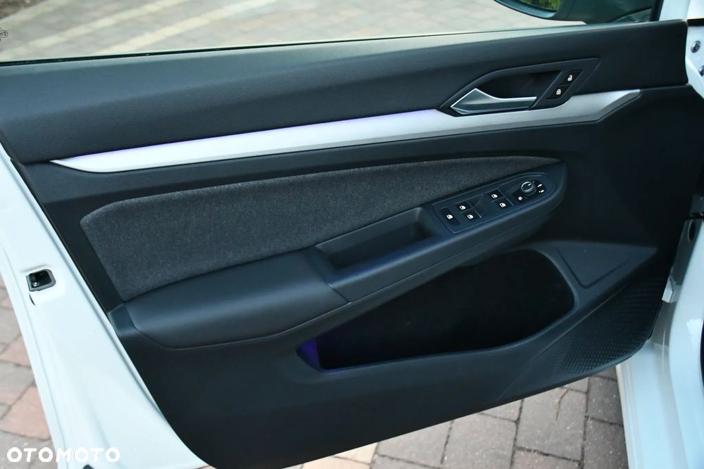 Volkswagen Golf 1.0 eTSI Life DSG - 18
